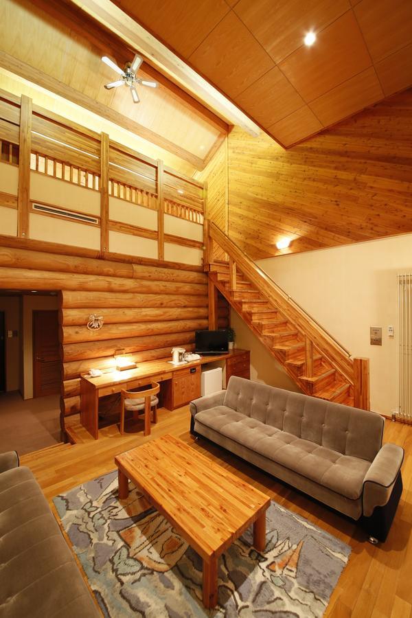 Log Hotel Larch Lake Kanayama Minamifurano Quarto foto